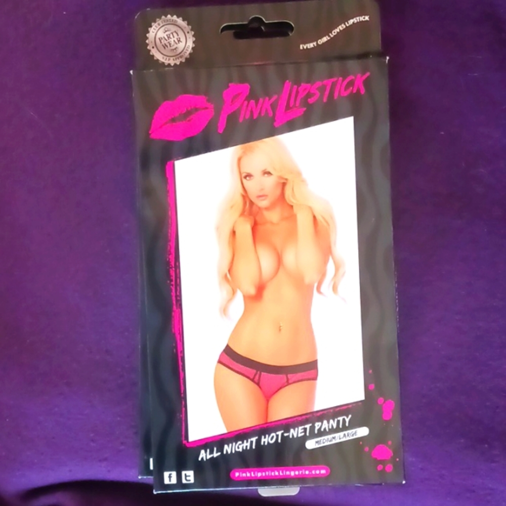 Pink lipstick women's panties size medium to large in black and hot pink